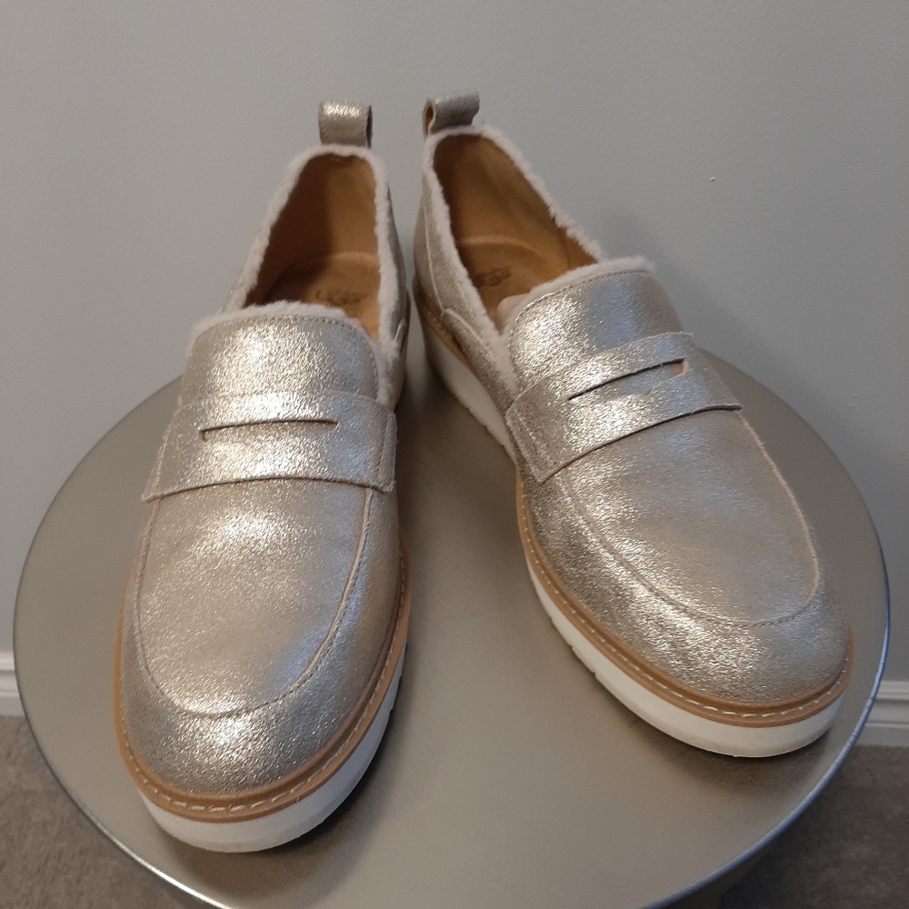 UGG LOAFERS Sz 12